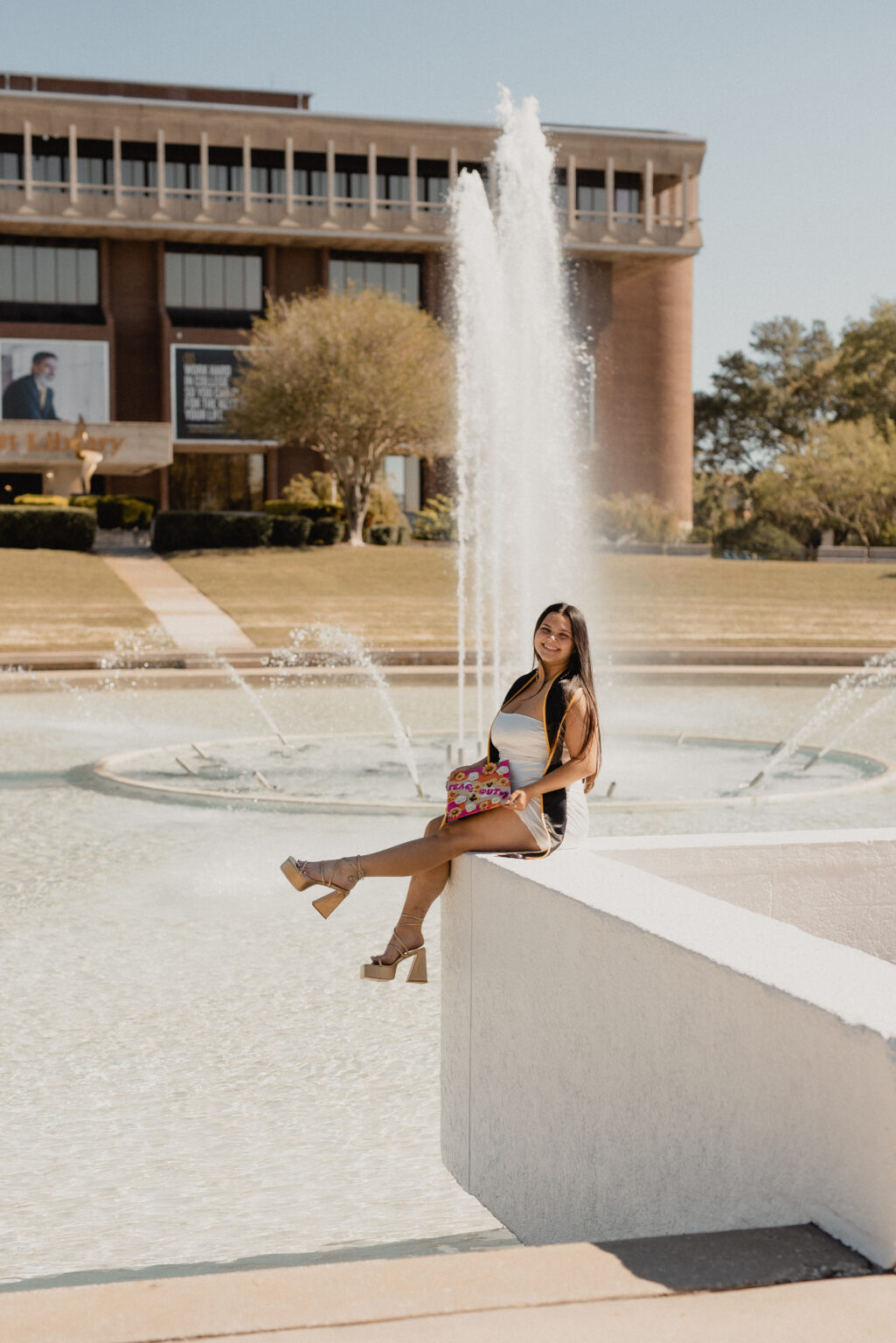 local ucf orlando graduation grad photographer photographers photography packages university of central florida photo Rosen college of hospitality campus Valencia grads