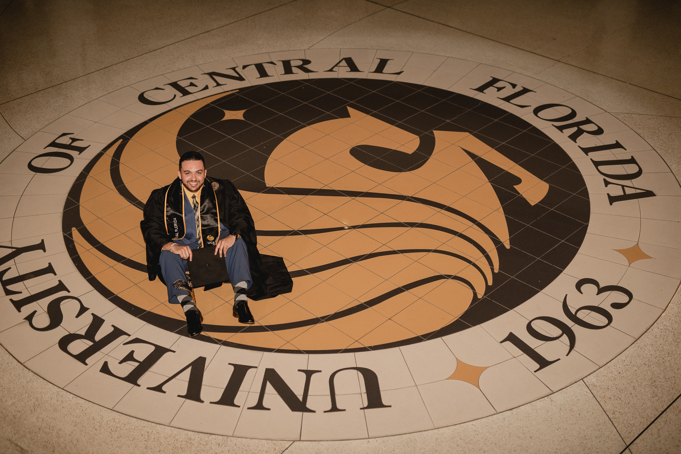 local ucf orlando graduation photographer photography packages grad university of central florida photography Valencia college