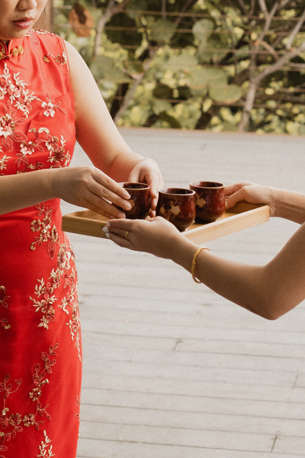 Lonching & Shamus had a beautiful beach house Airbnb elopement in Cocoa Beach last Friday, which included family, their fur baby & traditions ❤️ I feel incredibly lucky to have been apart of their special day! It was my first time capturing a tea ceremony which was so meaningful. They did an incredible job with putting everything together!! & you guys know Me…I literally couldn’t stop taking adorable shots of their Yorkie Griffin 🥹 haha I hope everyone has a safe and memorable Thanksgiving with their friends and families!