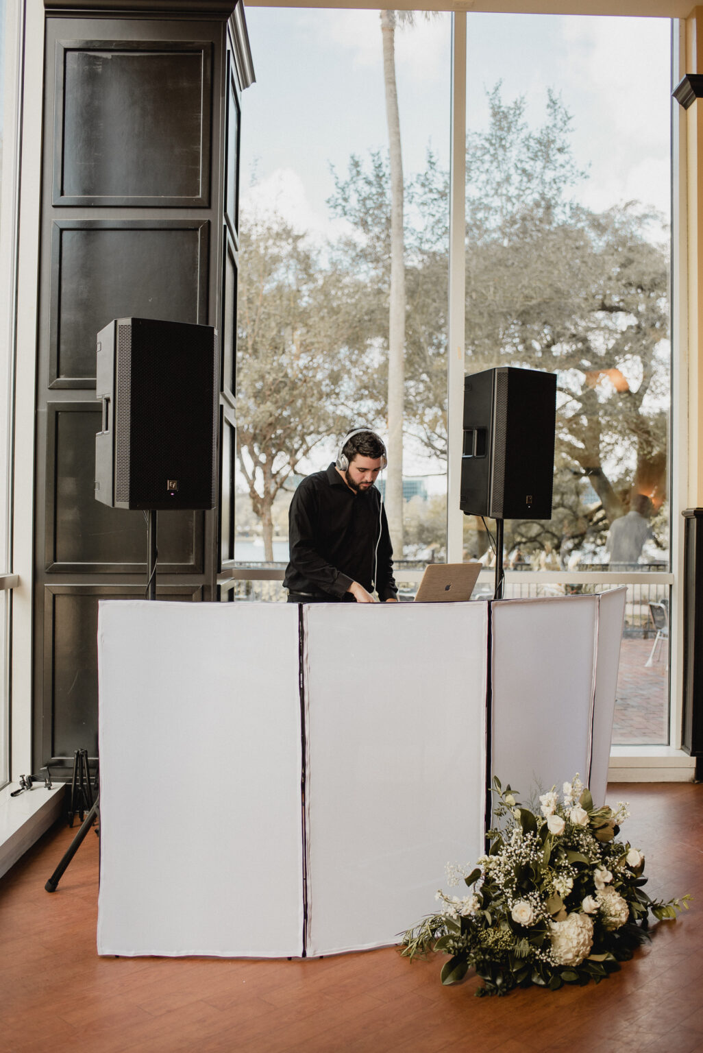 Orlando Wedding DJ packages and MC Central Florida Wedding DJ's Winter Park Maitland Kissimmee Winter Garden Downtown Orlando Jacksonville St Augustine Wedding Vendors